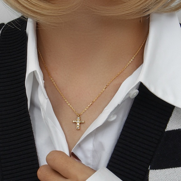 18K Gold Cross Necklace*Simulated Diamond Necklace*Waterproof and Sweatproof - Picture 4 of 7